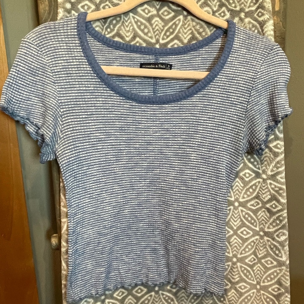 Cropped tight fitting top